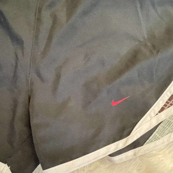 NWOT Nike Dri-Fit Running Shorts, WSU Cougars, Size Medium - Grey, Plaid - Picture 4 of 6